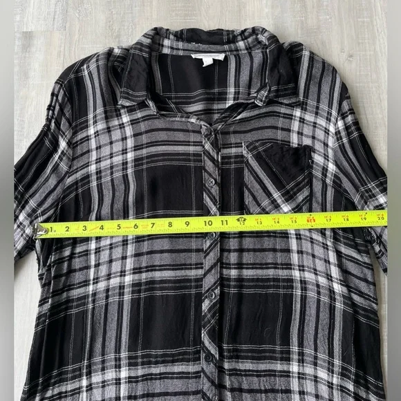 BEACHLUNCHLOUNGE Black & White Plaid Flannel Long Sleeve Button-Up Top Size L - Picture 5 of 8